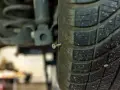 Schraube im Reifen: Ist der Schaden durch die Versicherung gedeckt?