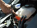 Die richtige Kühlflüssigkeit für die Klimaanlage im Auto wählen