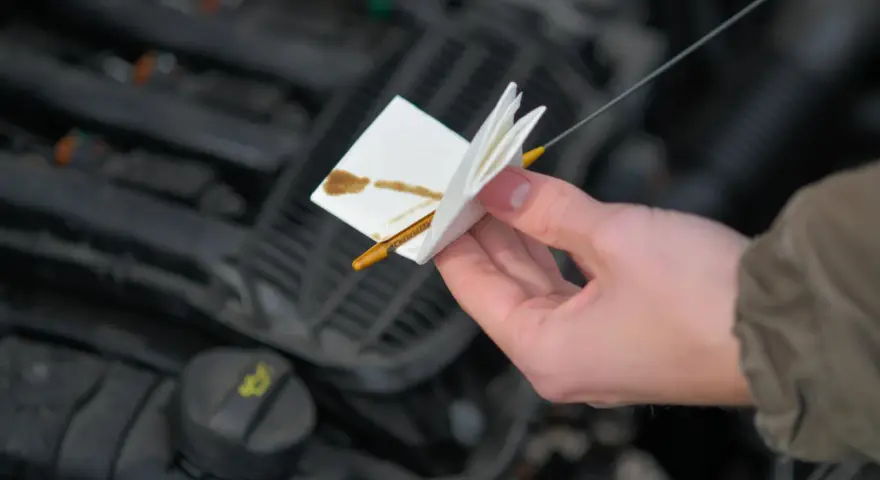 Motoröl nachfüllen: So vermeiden Sie teure Motorschäden