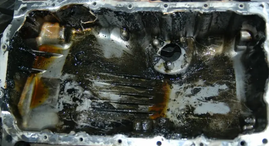 Motoröl reinigen: So befreien Sie Ihren Motor von Ablagerungen
