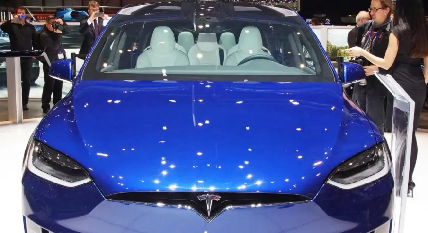 Tesla Model X: Leistungsstark, innovativ und teuer – lohnt sich der Kauf?